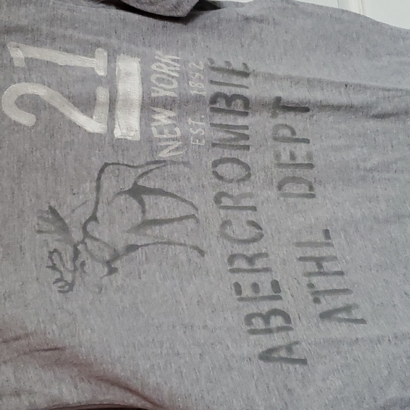 Abercrombie T-Shirt - Picture 2 of 3
